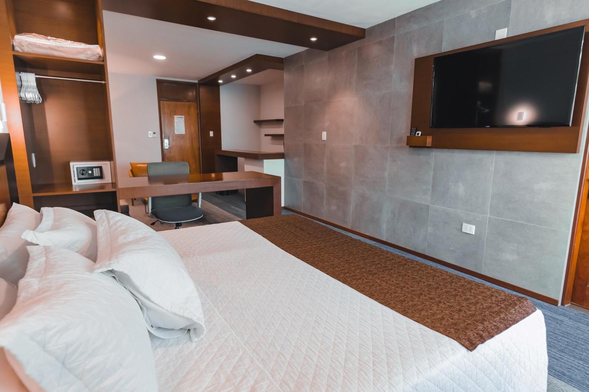 Hotel Cortez ซานตาครูซเดอลาเซียร์รา ภายนอก รูปภาพ