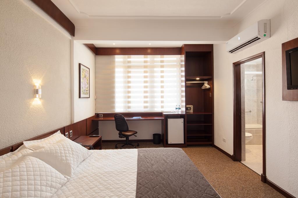 Hotel Cortez ซานตาครูซเดอลาเซียร์รา ภายนอก รูปภาพ